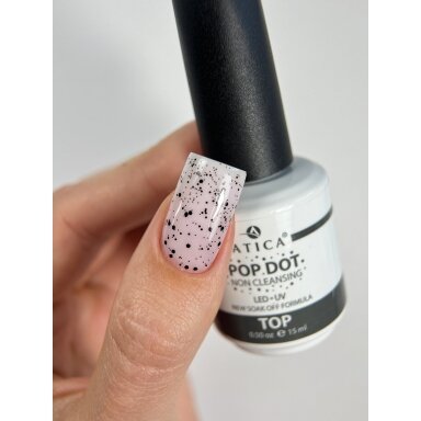 Atica Pop Dot Top Coat NC  – viršutinis sluoksnis su juodais taškeliai be lipnumo, 15 ml